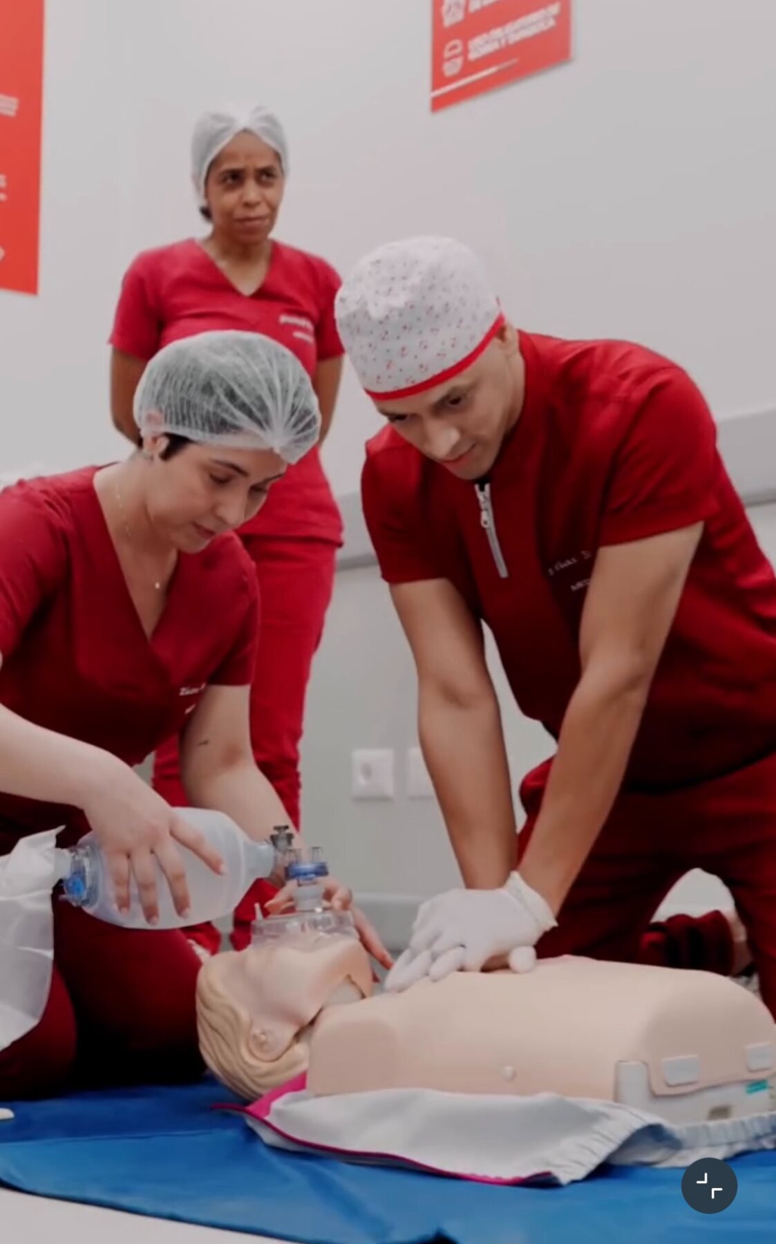 Aula prática de Medicina na UMAX